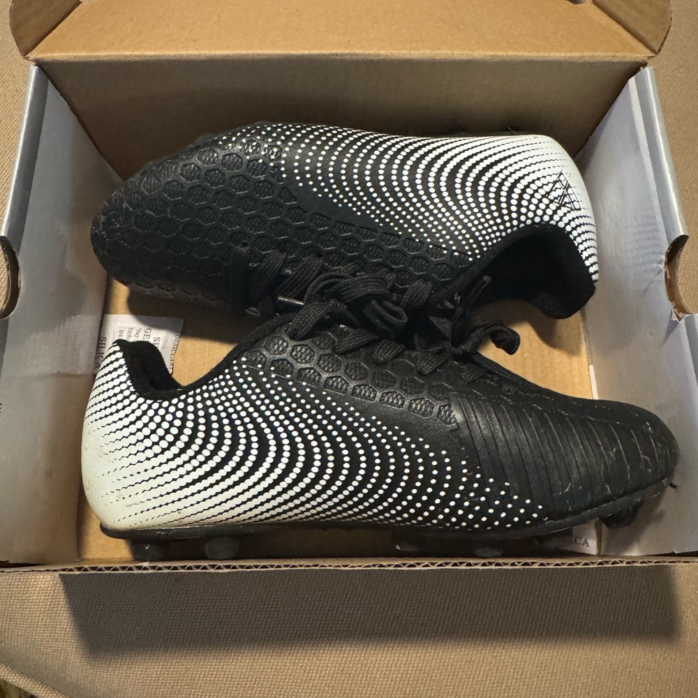 Youth Baseball/Soccer Cleats - perfect condition!